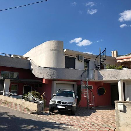 Apartmani CESARICA Karlobag Ruang foto
