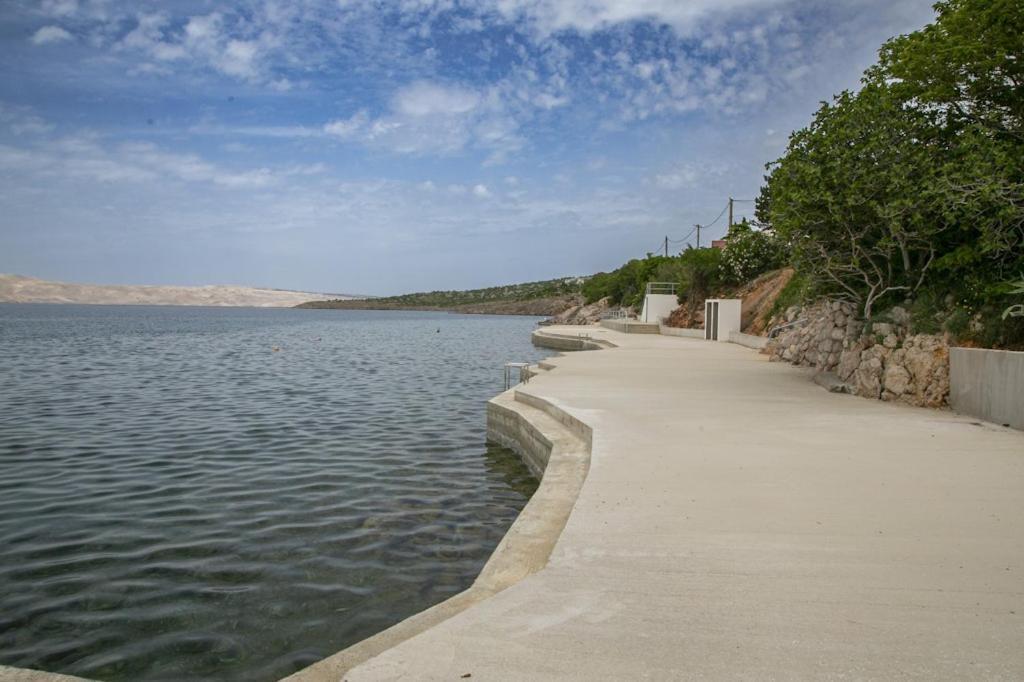 Apartmani CESARICA Karlobag Bagian luar foto