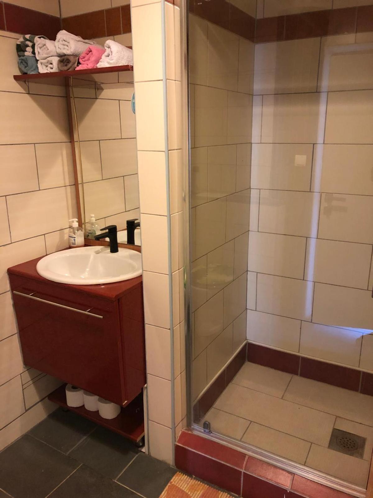 Apartmani CESARICA Karlobag Ruang foto
