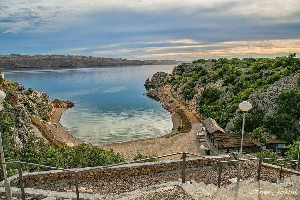 Apartmani CESARICA Karlobag Bagian luar foto